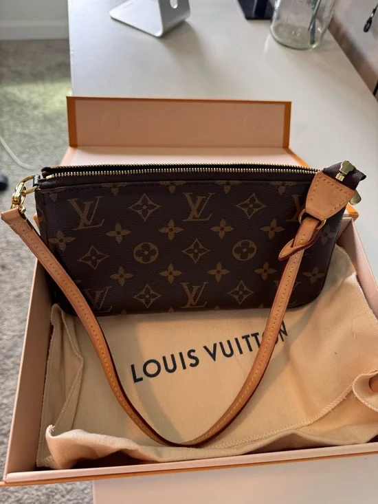 Louis Vuitton Pochette Accessoires Monogram Canvas in Brown and Natural Vachetta - Picture 2 of 9